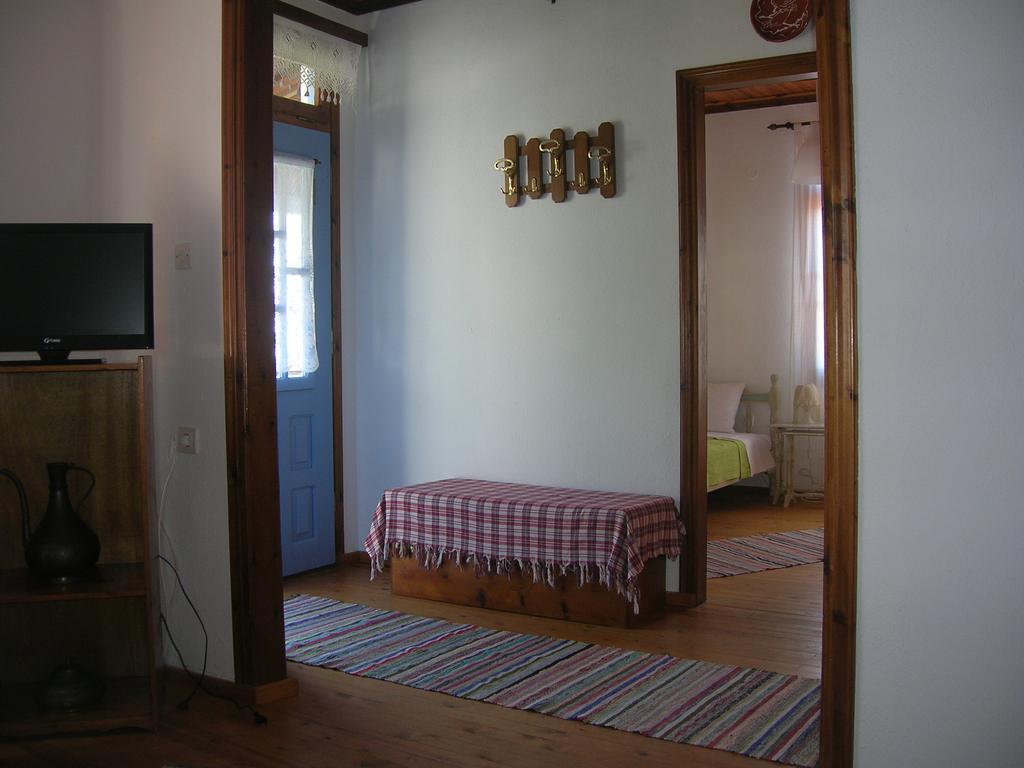 Athina'S House Guest House Skala Sotiros Exterior photo